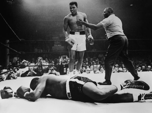 Ali knocks out Sonny Liston.