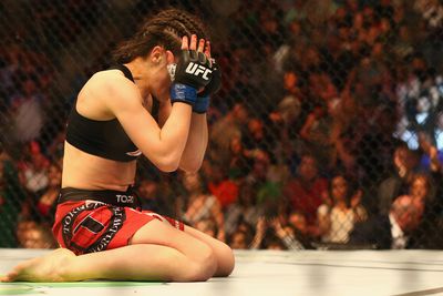 Joanna Jedrzejczyk broke her thumb in UFC Berlin fight, likely needs surgery