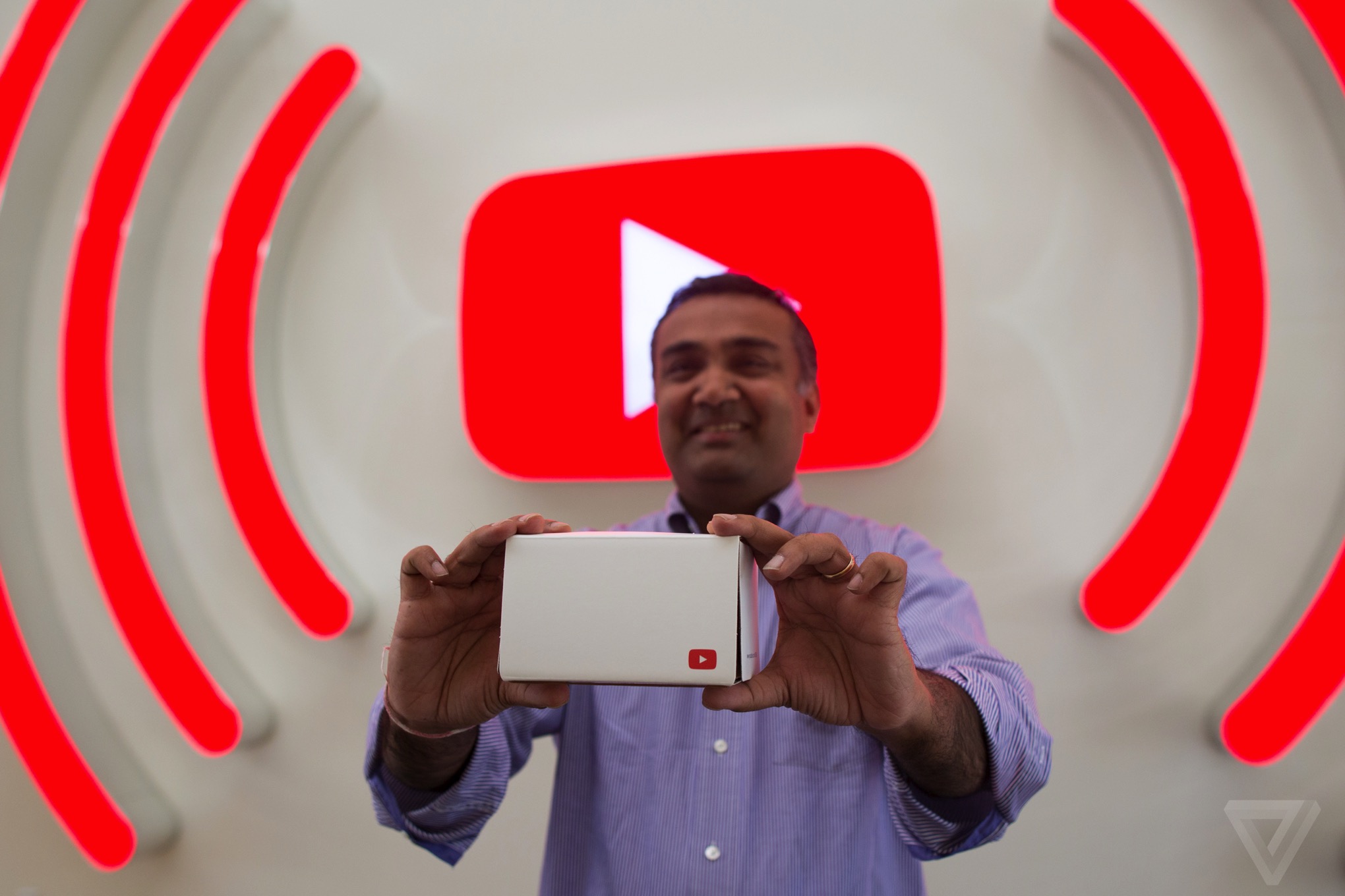 prefacio Adelantar micrófono YouTube introduces live 360 video, the gateway drug to virtual reality |  The Verge